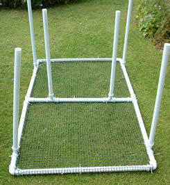 Our home made fleece sorting table can
be easily constructed with Plastic tubing